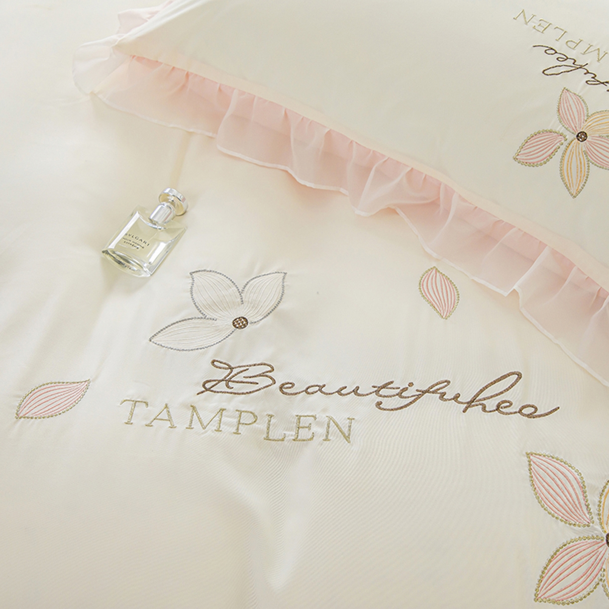 91家纺网 家纺一手货源 找家纺 木子家纺 2026新款水洗棉刺绣四件套-花颜系列 花颜-茶白玉