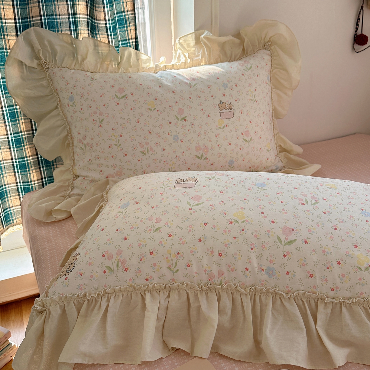 91家纺网 家纺一手货源 找家纺 瑞莱 2026春夏新款全棉纯棉印花韩系卡通花边四件套 丛间蜜语