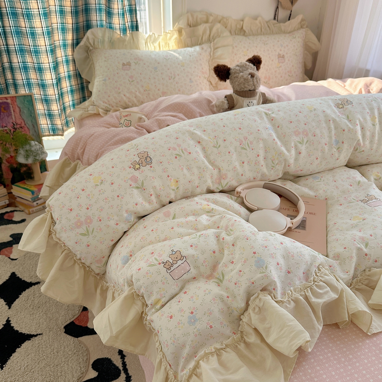 91家纺网 家纺一手货源 找家纺 瑞莱 2026春夏新款全棉纯棉印花韩系卡通花边四件套 丛间蜜语