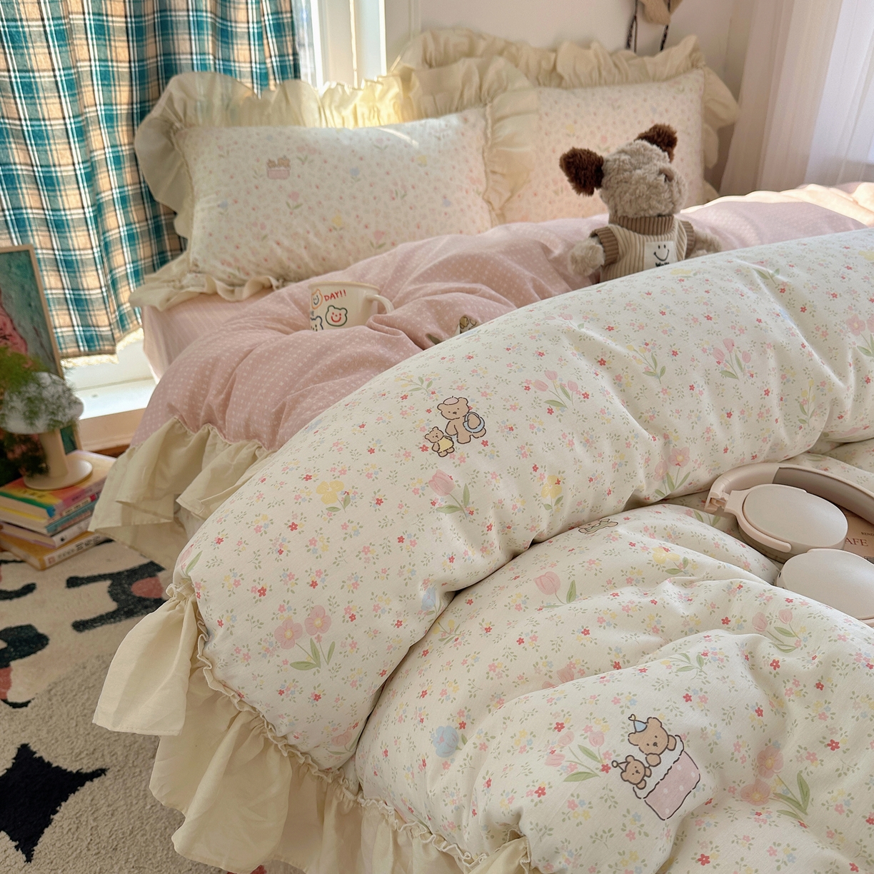 91家纺网 家纺一手货源 找家纺 瑞莱 2026春夏新款全棉纯棉印花韩系卡通花边四件套 丛间蜜语