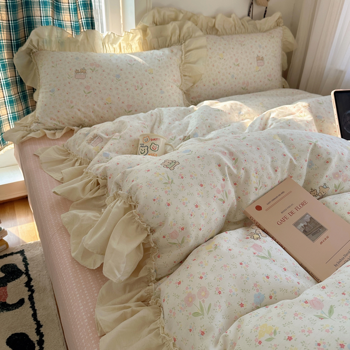 91家纺网 家纺一手货源 找家纺 瑞莱 2026春夏新款全棉纯棉印花韩系卡通花边四件套 丛间蜜语