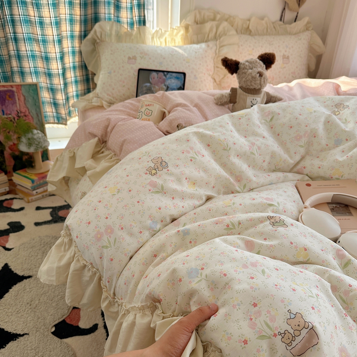 91家纺网 家纺一手货源 找家纺 瑞莱 2026春夏新款全棉纯棉印花韩系卡通花边四件套 丛间蜜语