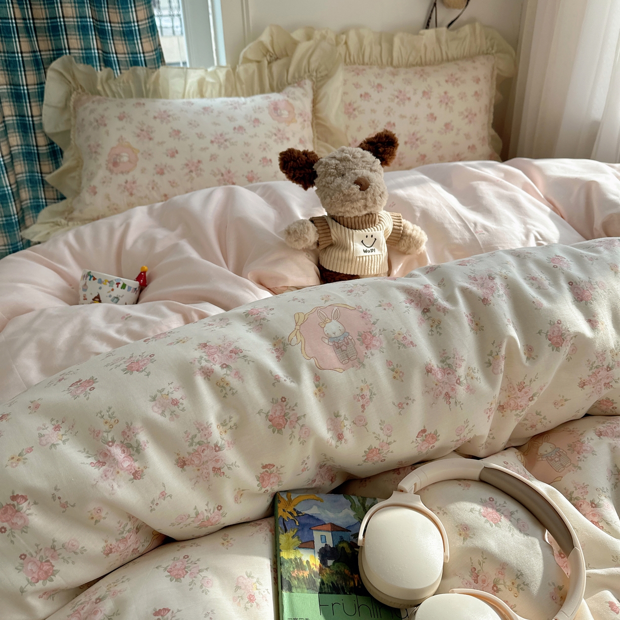 91家纺网 家纺一手货源 找家纺 瑞莱 2026春夏新款全棉纯棉印花韩系卡通花边四件套 爱丽丝花园