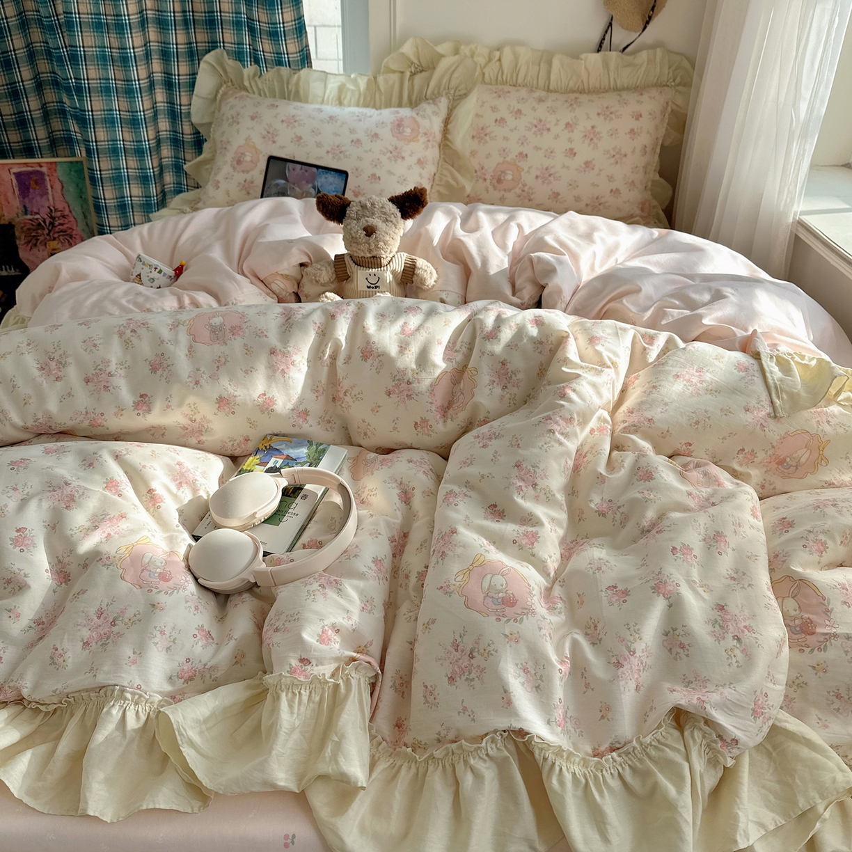 91家纺网 家纺一手货源 找家纺 瑞莱 2026春夏新款全棉纯棉印花韩系卡通花边四件套 爱丽丝花园