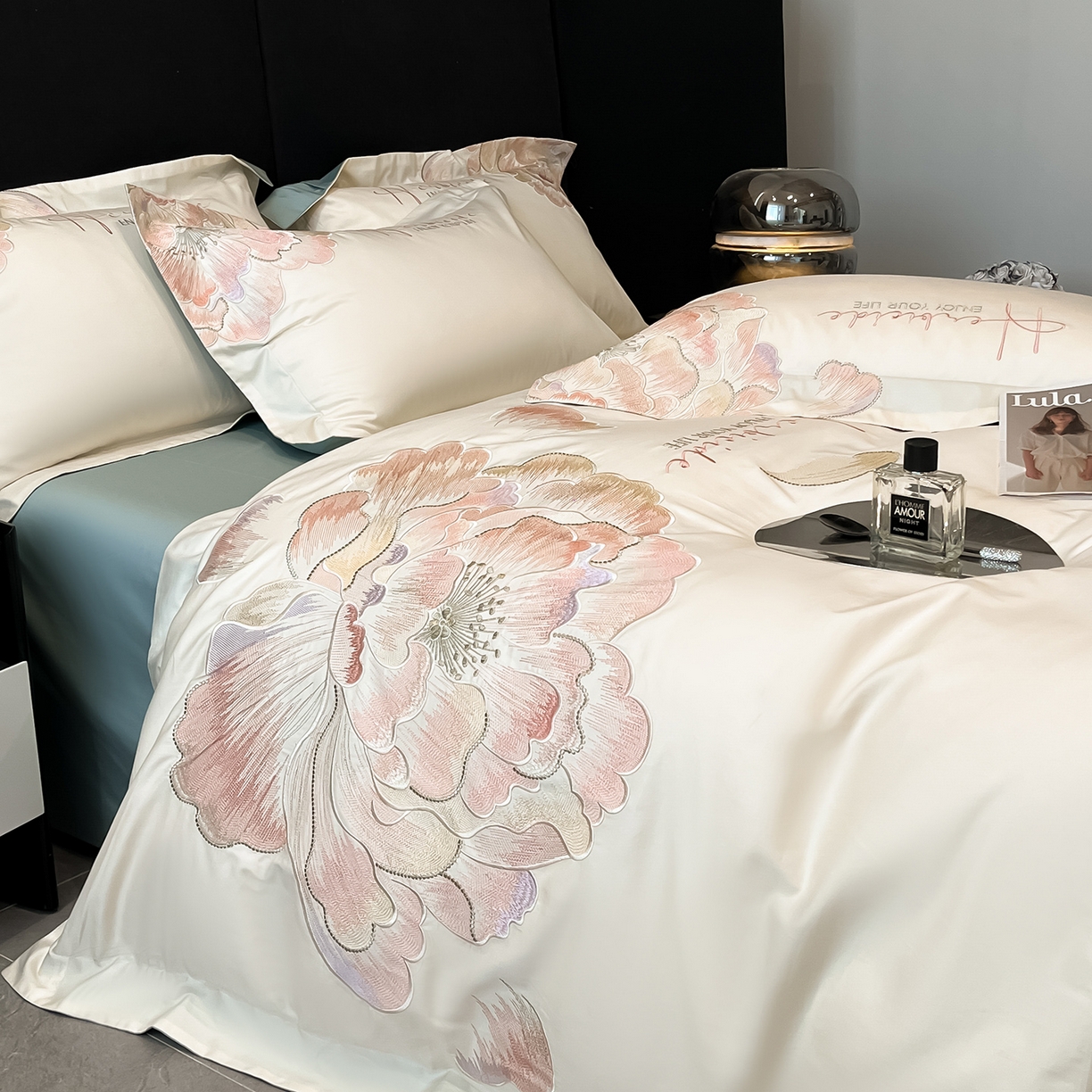 91家纺网 家纺一手货源 找家纺 （总）置顶家纺 2026春夏新款130克磨毛花间集刺绣小清新四件套-风格一