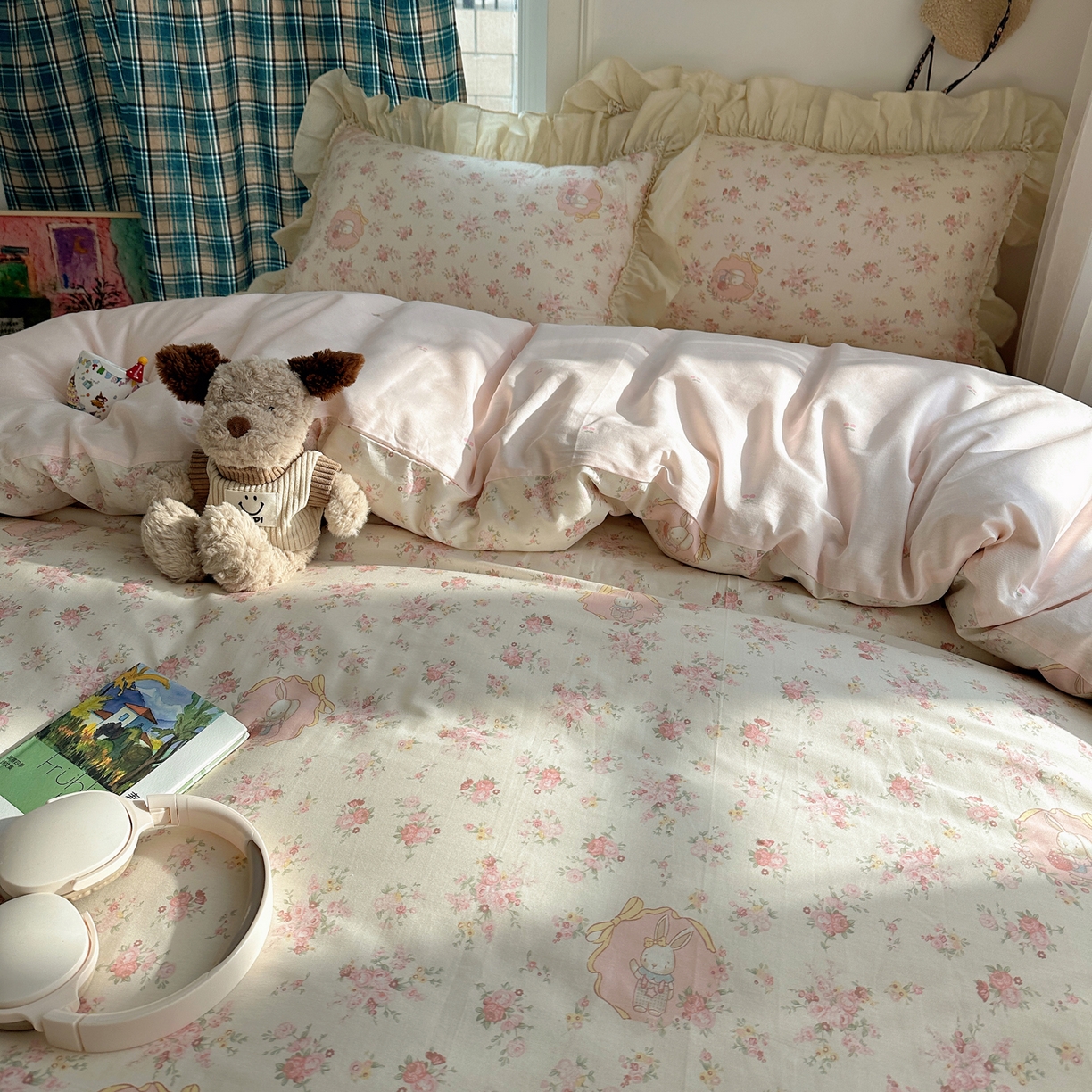 91家纺网 家纺一手货源 找家纺 瑞莱 2026春夏新款全棉纯棉印花韩系卡通花边四件套 爱丽丝花园