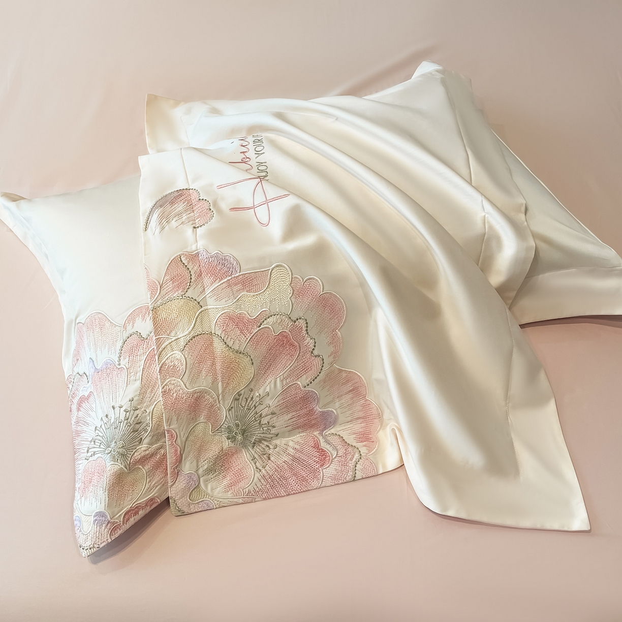 91家纺网 家纺一手货源 找家纺 置顶家纺 2026春夏新款130克磨毛花间集刺绣小清新四件套-风格一 花间集-白+粉