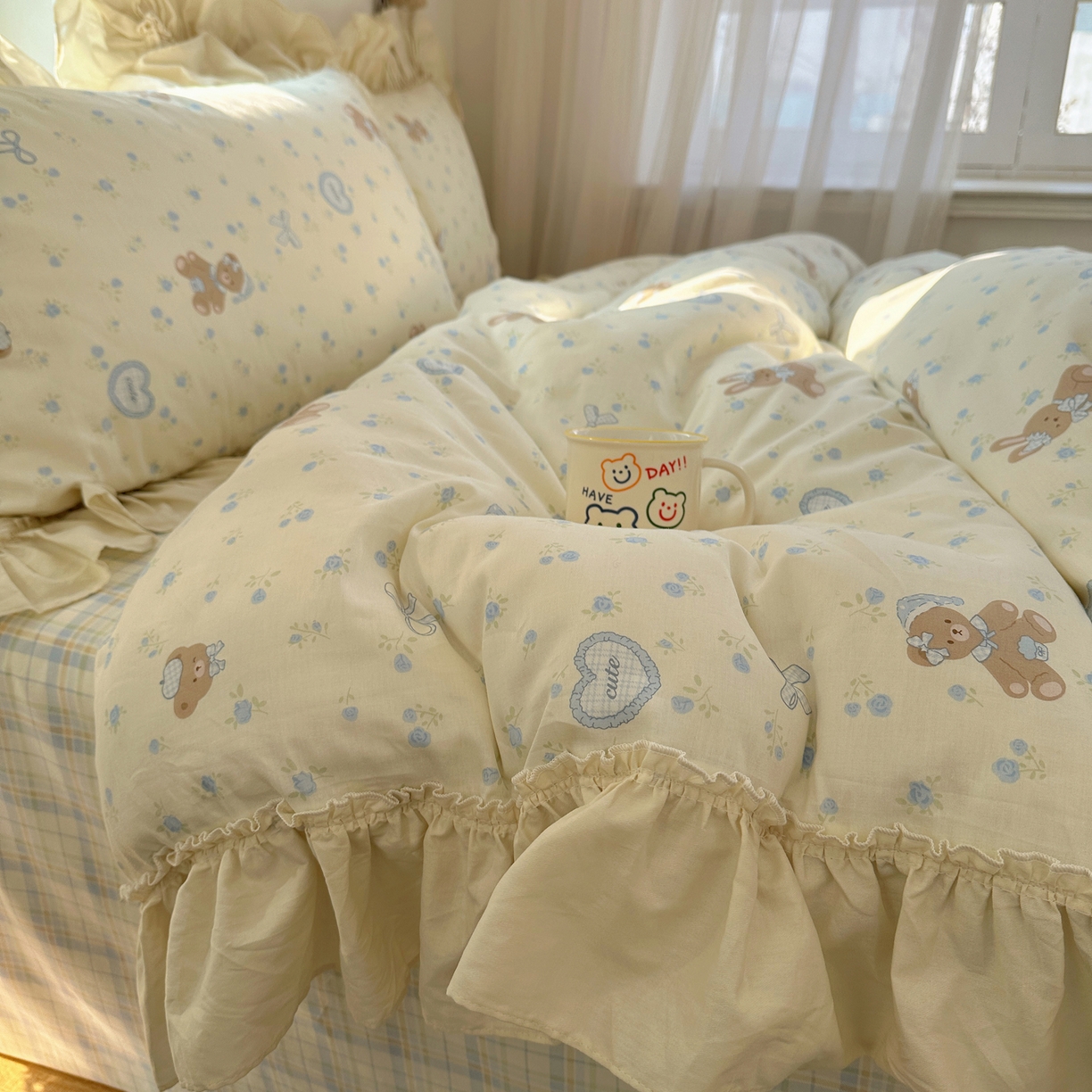 91家纺网 家纺一手货源 找家纺 瑞莱 2026春夏新款全棉纯棉印花韩系卡通花边四件套 爱心兔兔