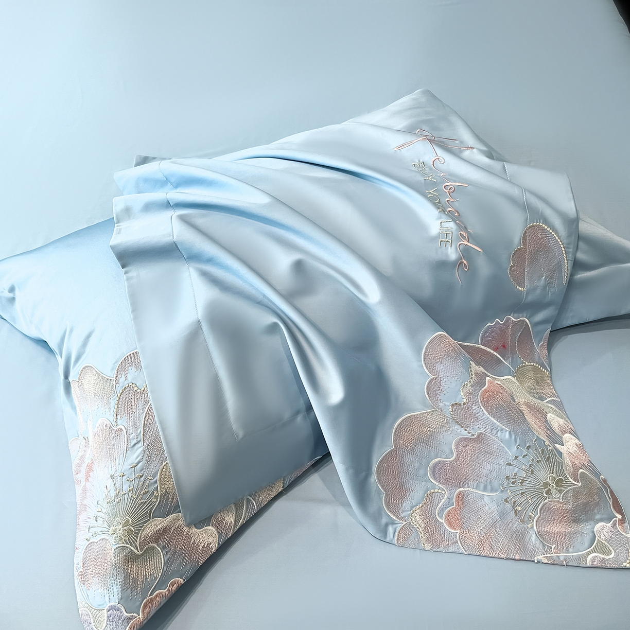 91家纺网 家纺一手货源 找家纺 置顶家纺 2026春夏新款130克磨毛花间集刺绣小清新四件套-风格一 花间集-天空蓝