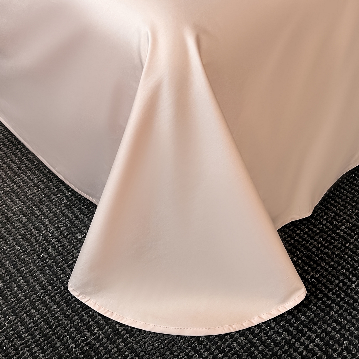 91家纺网 家纺一手货源 找家纺 置顶家纺 2026春夏新款130克磨毛花间集刺绣小清新四件套-风格一 花间集-白+粉