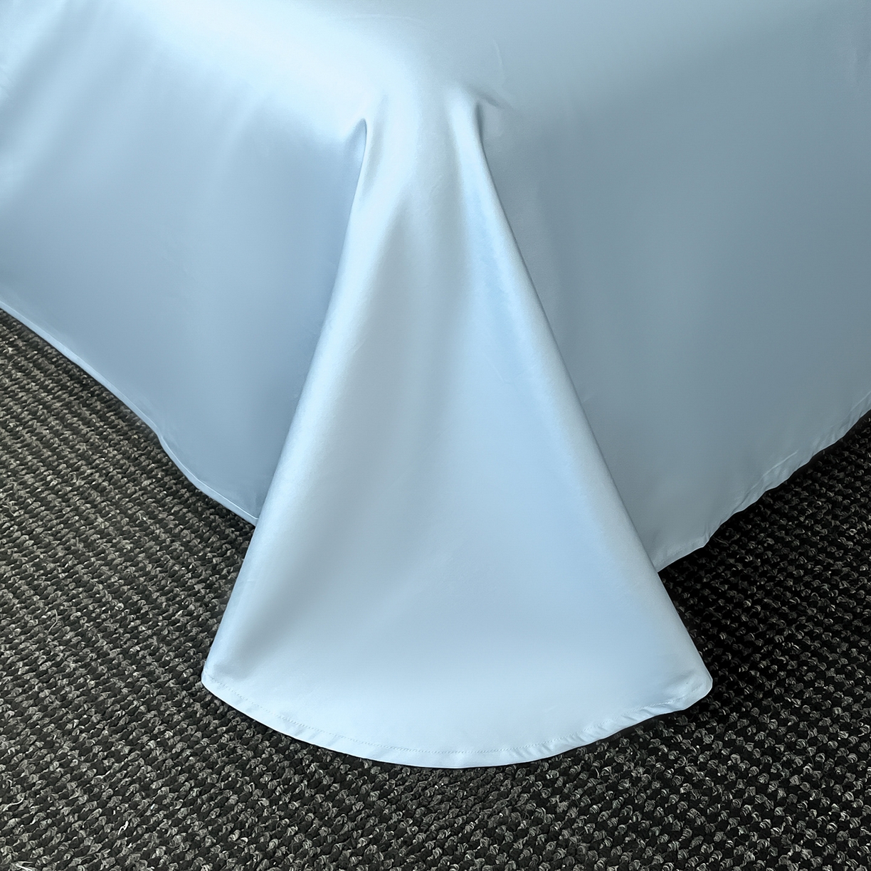 91家纺网 家纺一手货源 找家纺 置顶家纺 2026春夏新款130克磨毛花间集刺绣小清新四件套-风格一 花间集-天空蓝