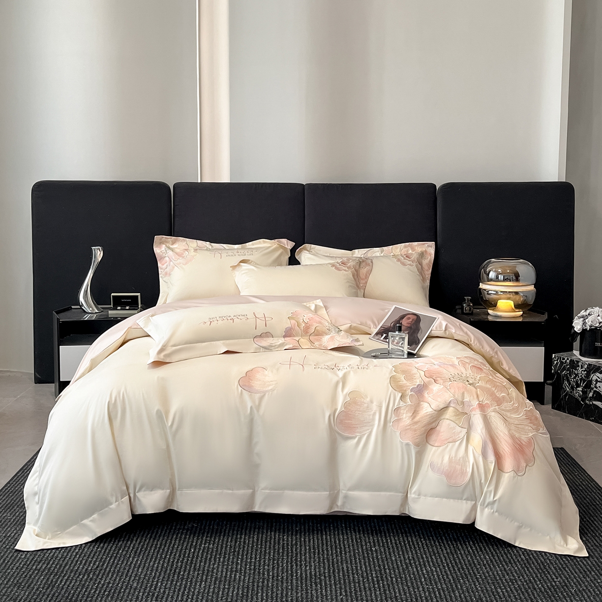 91家纺网 家纺一手货源 找家纺 置顶家纺 2026春夏新款130克磨毛花间集刺绣小清新四件套-风格一 花间集-白+粉