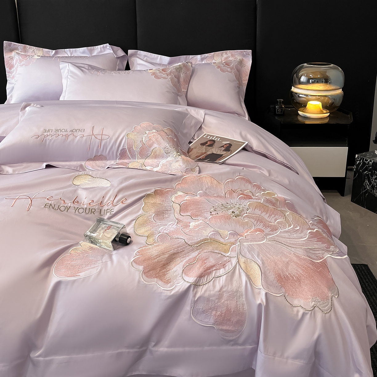 91家纺网 家纺一手货源 找家纺 置顶家纺 2026春夏新款130克磨毛花间集刺绣小清新四件套-风格一 花间集-香芋紫