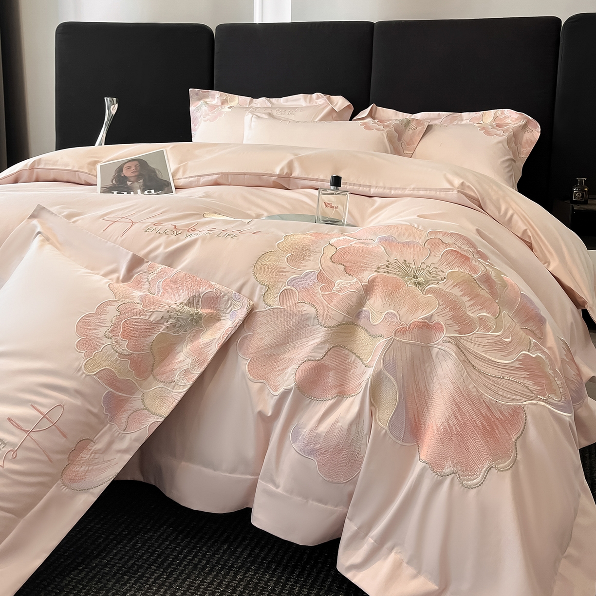 置顶家纺 2026春夏新款130克磨毛花间集刺绣小清新四件套-风格一 花间集-粉