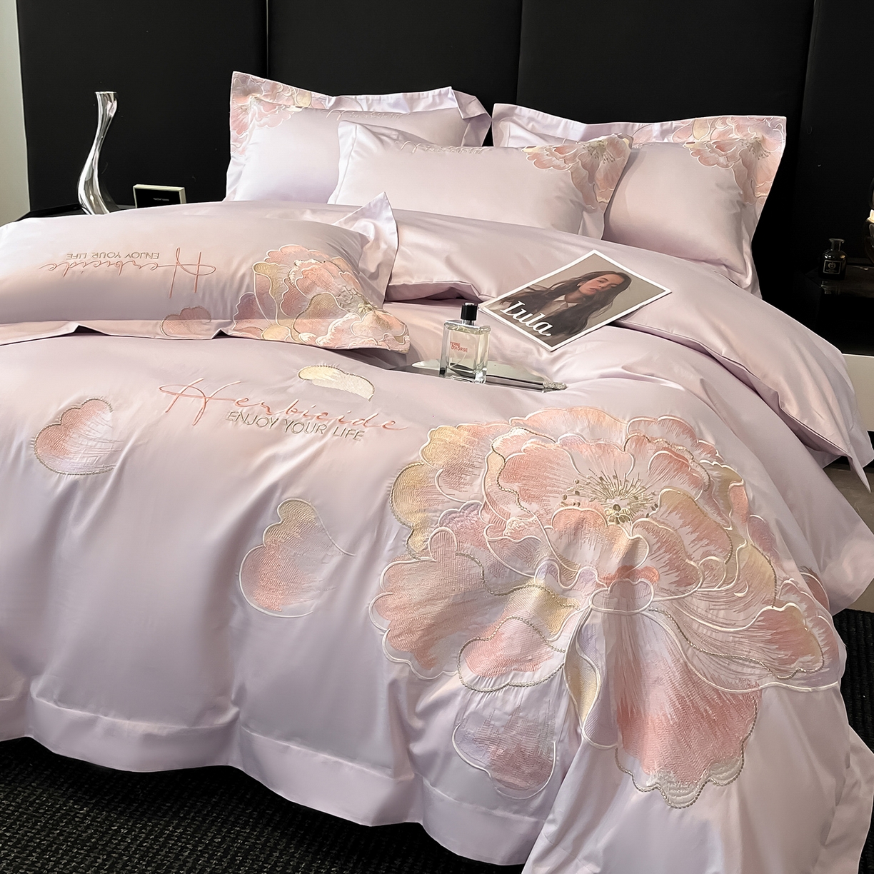 91家纺网 家纺一手货源 找家纺 置顶家纺 2026春夏新款130克磨毛花间集刺绣小清新四件套-风格一 花间集-香芋紫