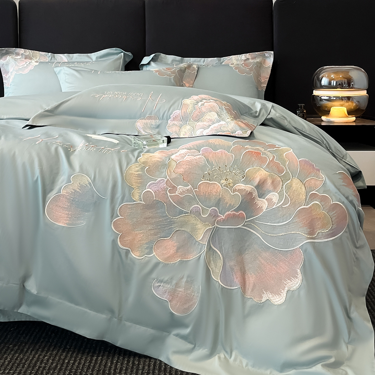 91家纺网 家纺一手货源 找家纺 置顶家纺 2026春夏新款130克磨毛花间集刺绣小清新四件套-风格一 花间集-繁星蓝