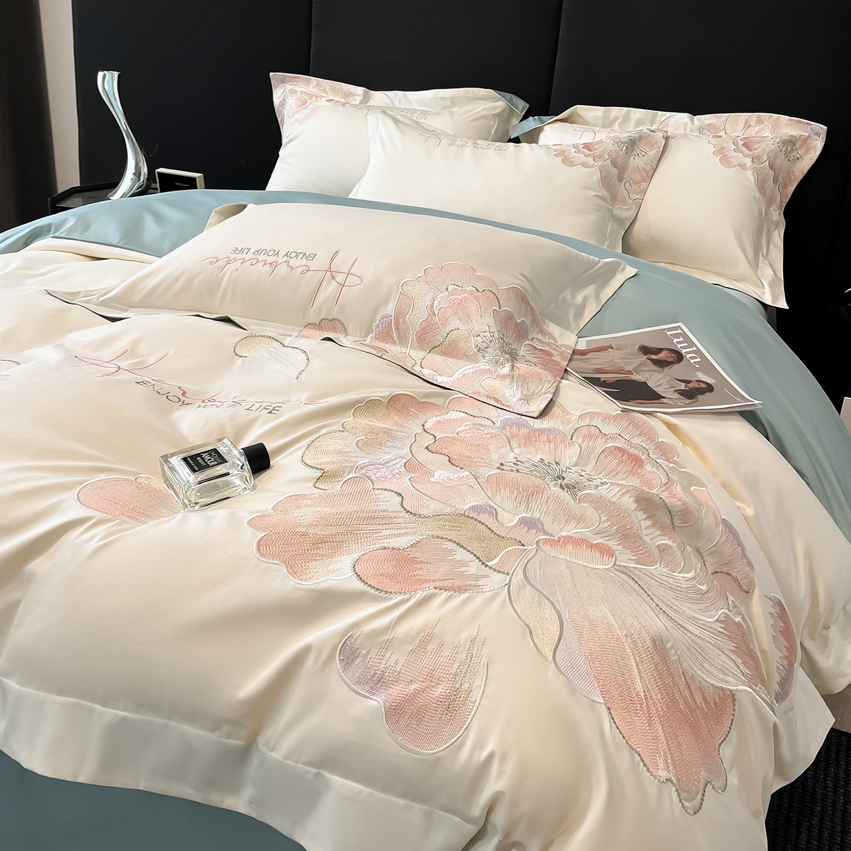 91家纺网 家纺一手货源 找家纺 置顶家纺 2026春夏新款130克磨毛花间集刺绣小清新四件套-风格一 花间集-白+繁星蓝