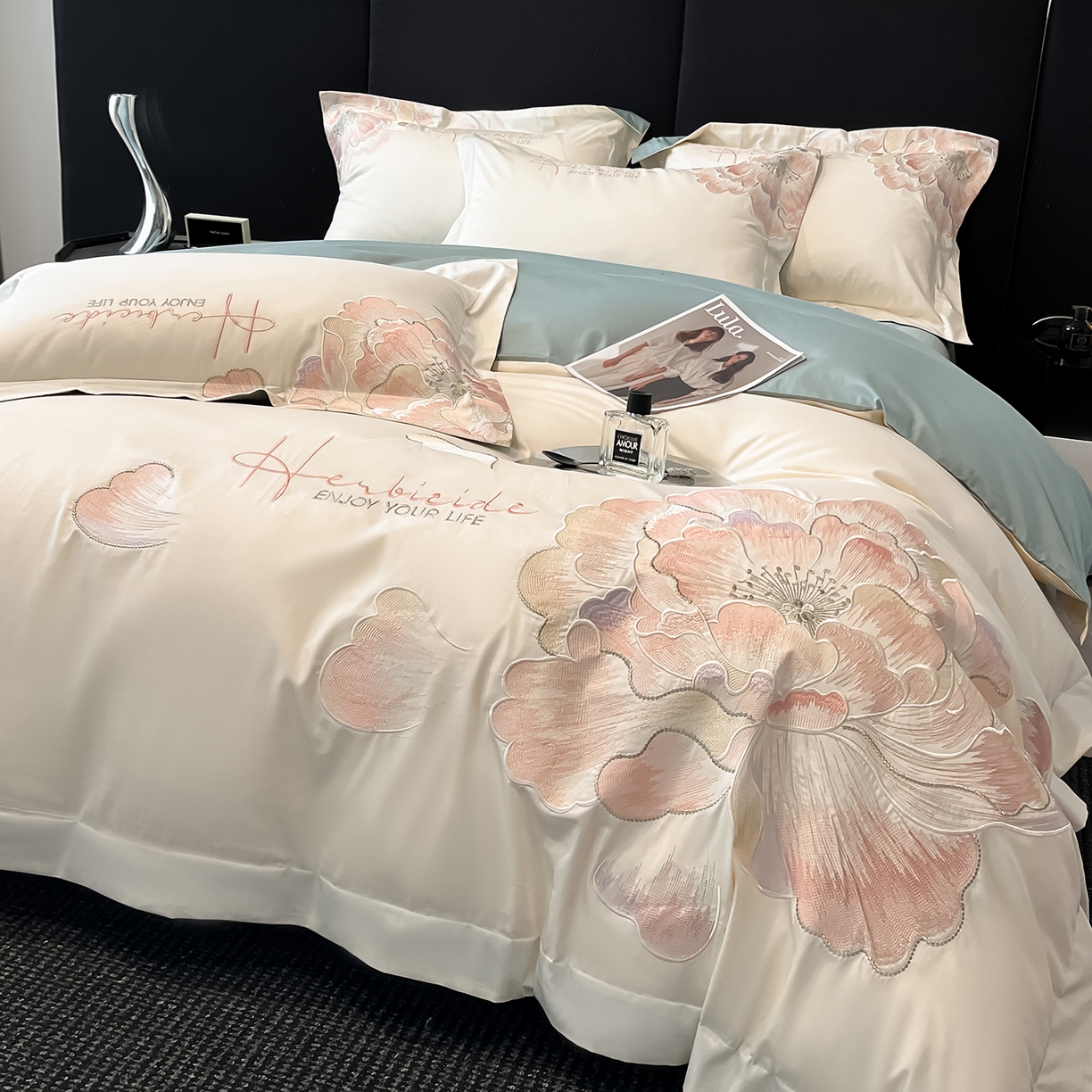 91家纺网 家纺一手货源 找家纺 置顶家纺 2026春夏新款130克磨毛花间集刺绣小清新四件套-风格一 花间集-白+繁星蓝