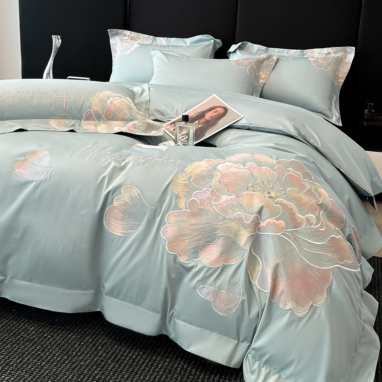 91家纺网 家纺一手货源 找家纺 置顶家纺 2026春夏新款130克磨毛花间集刺绣小清新四件套-风格一 花间集-繁星蓝