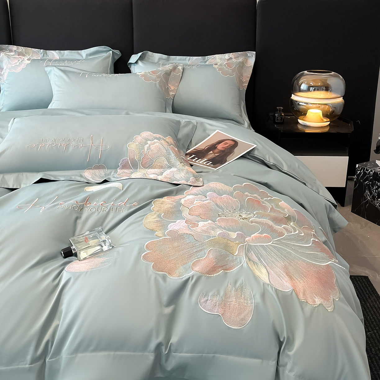 91家纺网 家纺一手货源 找家纺 置顶家纺 2026春夏新款130克磨毛花间集刺绣小清新四件套-风格一 花间集-繁星蓝