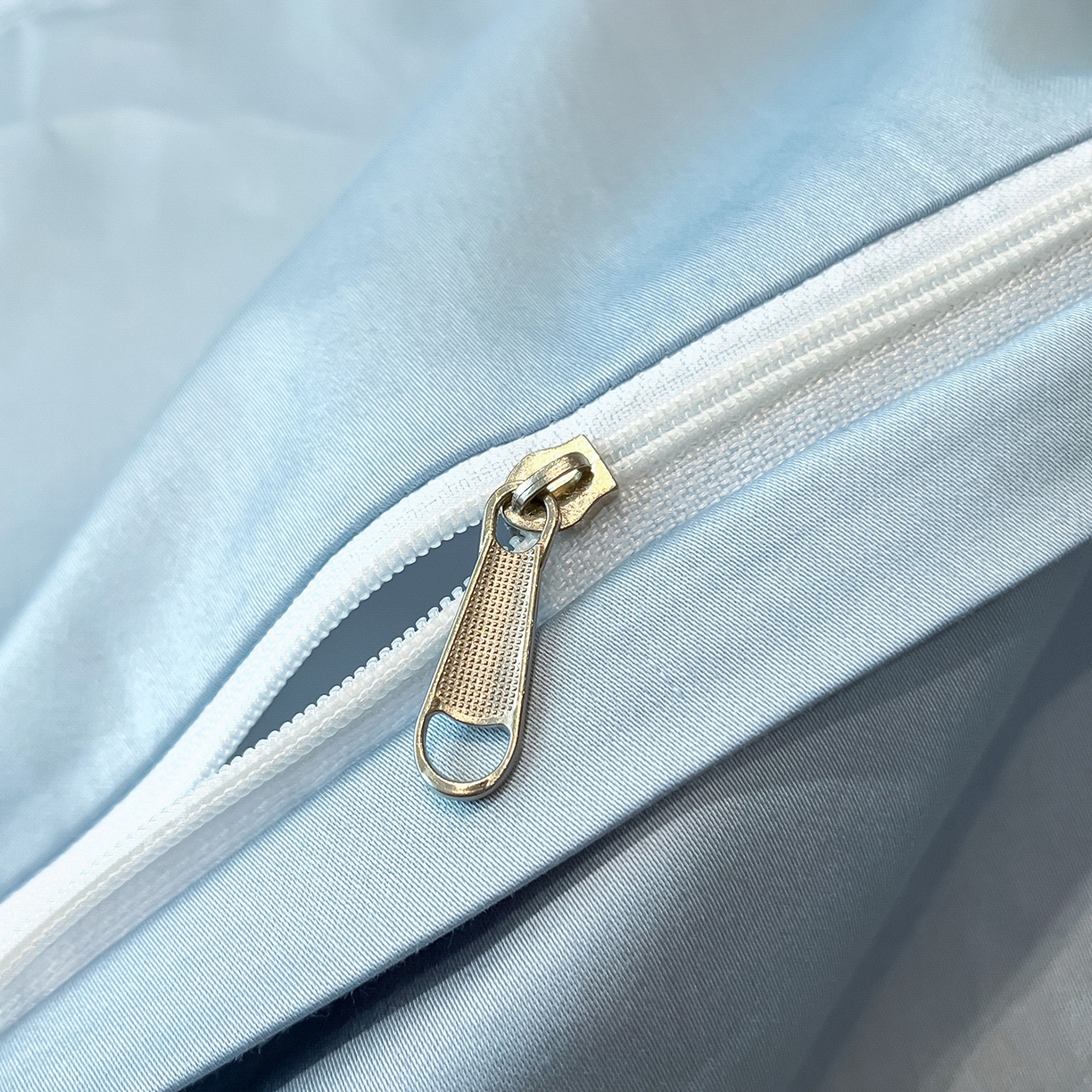 91家纺网 家纺一手货源 找家纺 置顶家纺 2026春夏新款130克磨毛花间集刺绣小清新四件套-风格一 花间集-天空蓝