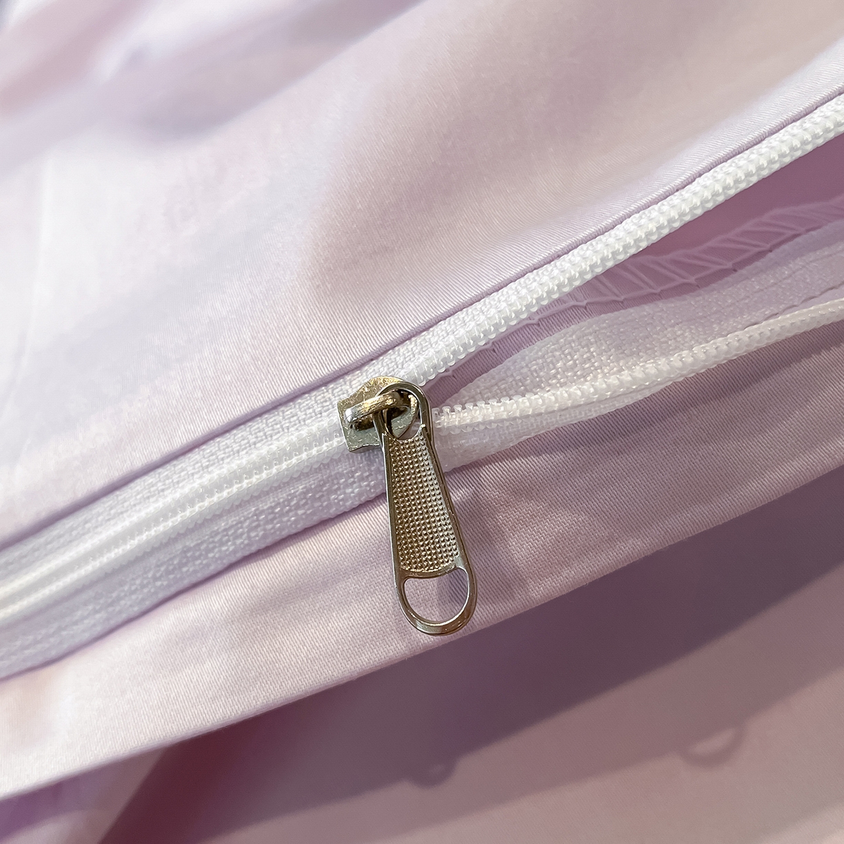 91家纺网 家纺一手货源 找家纺 置顶家纺 2026春夏新款130克磨毛花间集刺绣小清新四件套-风格一 花间集-香芋紫