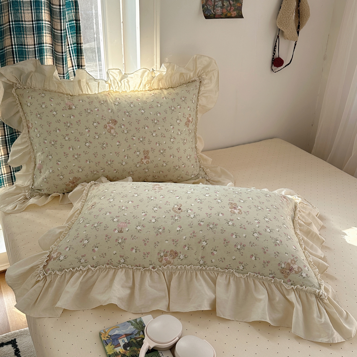 91家纺网 家纺一手货源 找家纺 瑞莱 2026春夏新款全棉纯棉印花韩系卡通花边四件套 草莓小熊