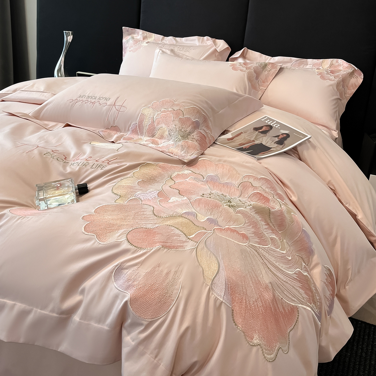 91家纺网 家纺一手货源 找家纺 置顶家纺 2026春夏新款130克磨毛花间集刺绣小清新四件套-风格一 花间集-粉