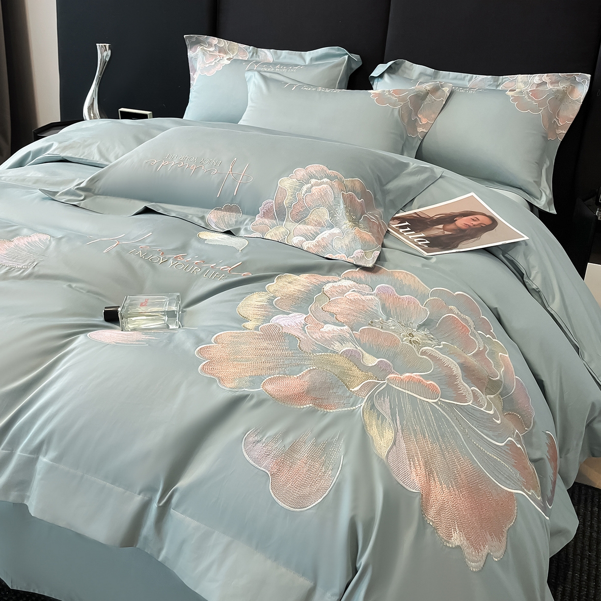 91家纺网 家纺一手货源 找家纺 置顶家纺 2026春夏新款130克磨毛花间集刺绣小清新四件套-风格一 花间集-繁星蓝