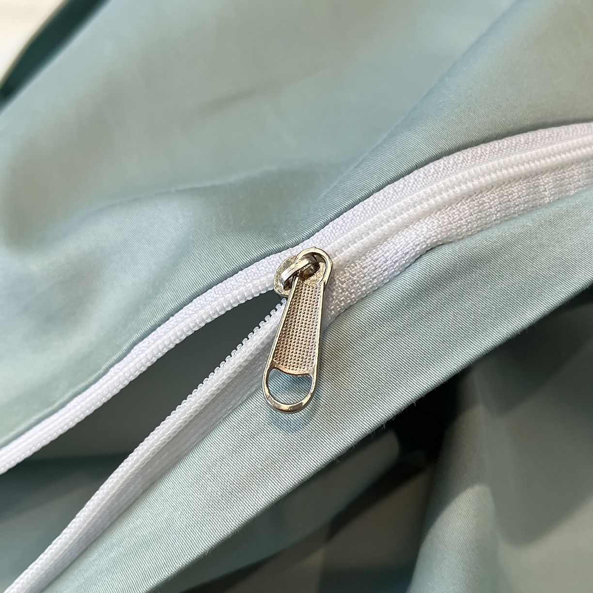 91家纺网 家纺一手货源 找家纺 置顶家纺 2026春夏新款130克磨毛花间集刺绣小清新四件套-风格一 花间集-白+繁星蓝