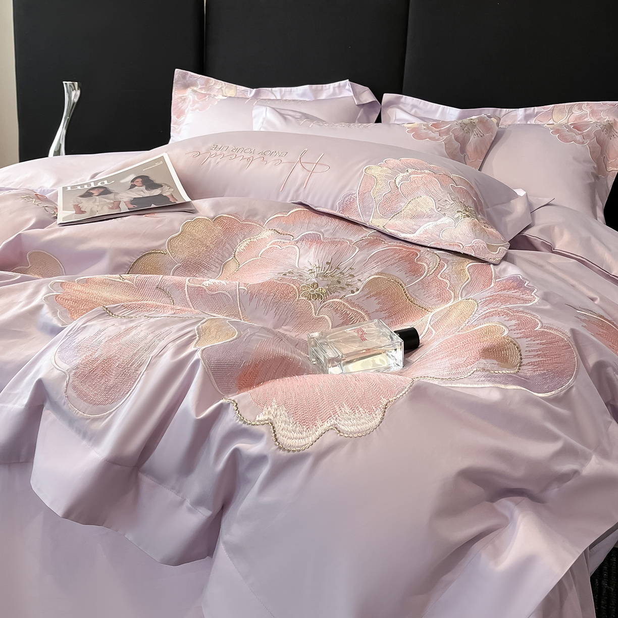 91家纺网 家纺一手货源 找家纺 置顶家纺 2026春夏新款130克磨毛花间集刺绣小清新四件套-风格一 花间集-香芋紫