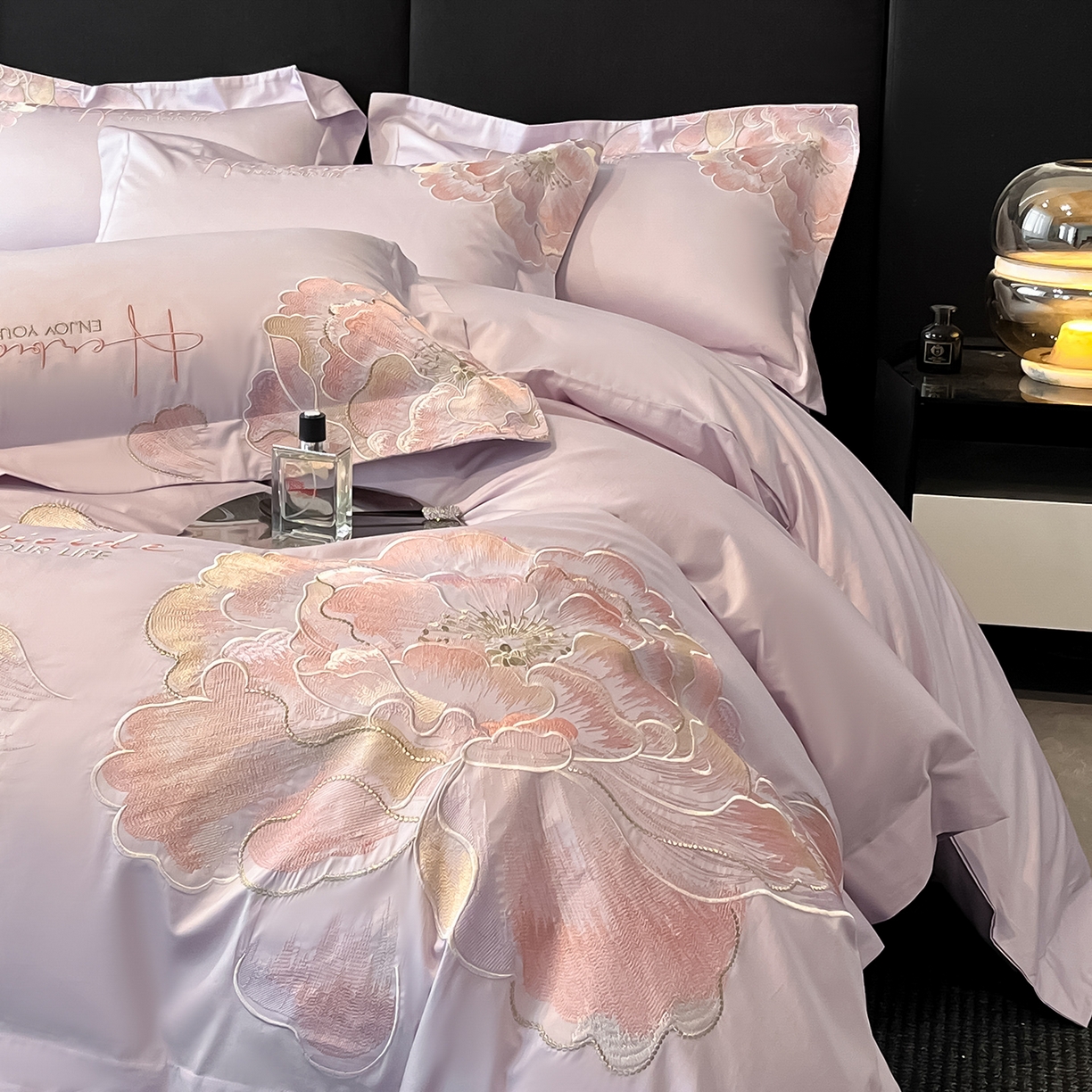 91家纺网 家纺一手货源 找家纺 置顶家纺 2026春夏新款130克磨毛花间集刺绣小清新四件套-风格一 花间集-香芋紫