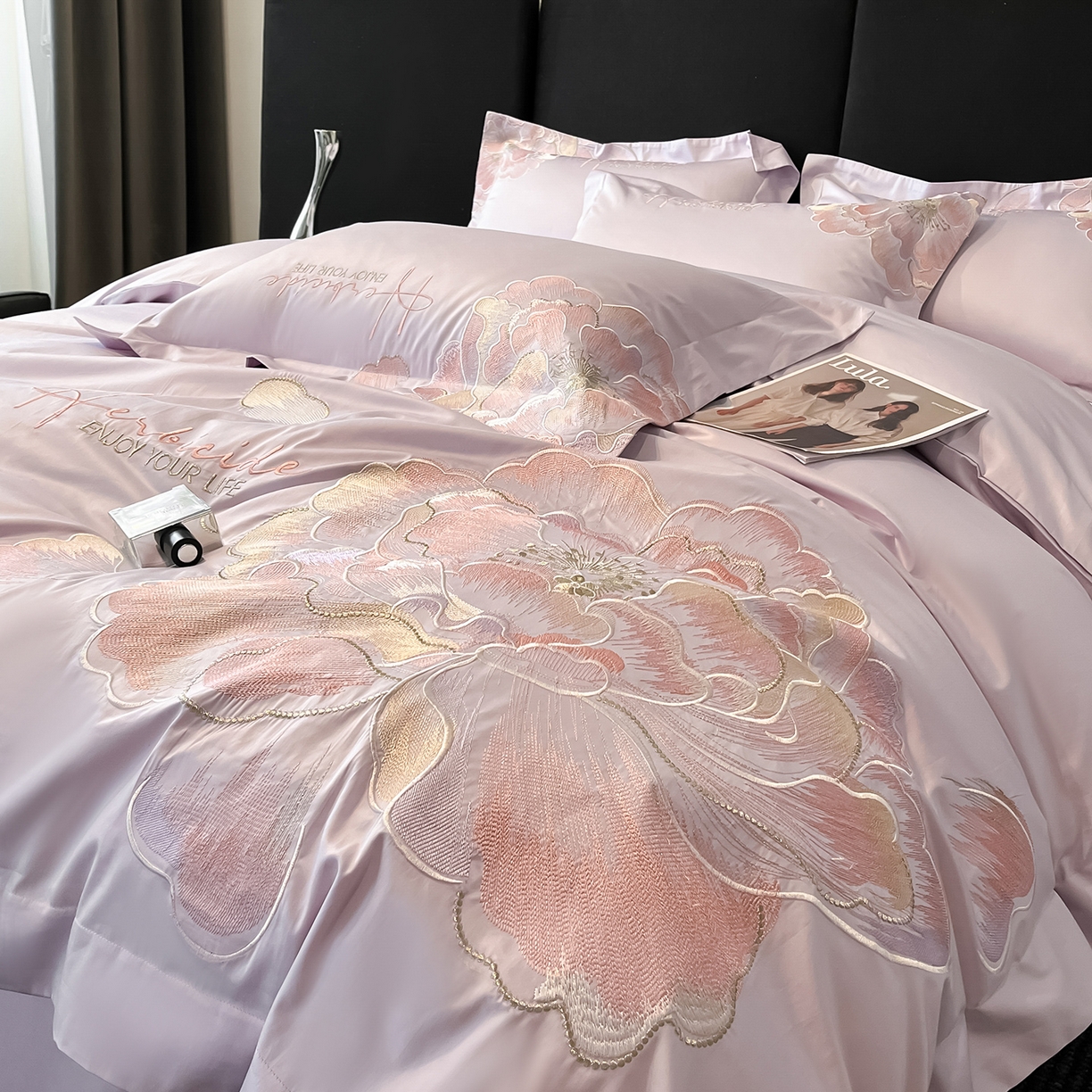 91家纺网 家纺一手货源 找家纺 置顶家纺 2026春夏新款130克磨毛花间集刺绣小清新四件套-风格一 花间集-香芋紫