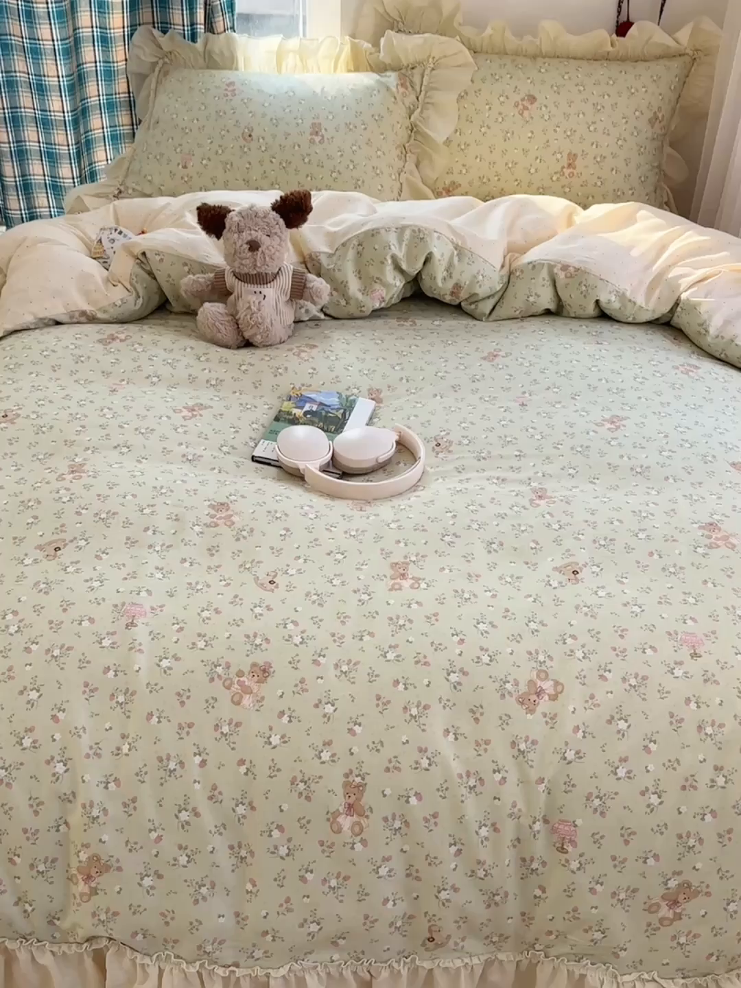 91家纺网 家纺一手货源 找家纺 瑞莱 2026春夏新款全棉纯棉印花韩系卡通花边四件套 草莓小熊