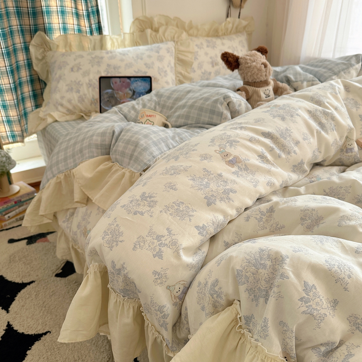 91家纺网 家纺一手货源 找家纺 瑞莱 2026春夏新款全棉纯棉印花韩系卡通花边四件套 秘境