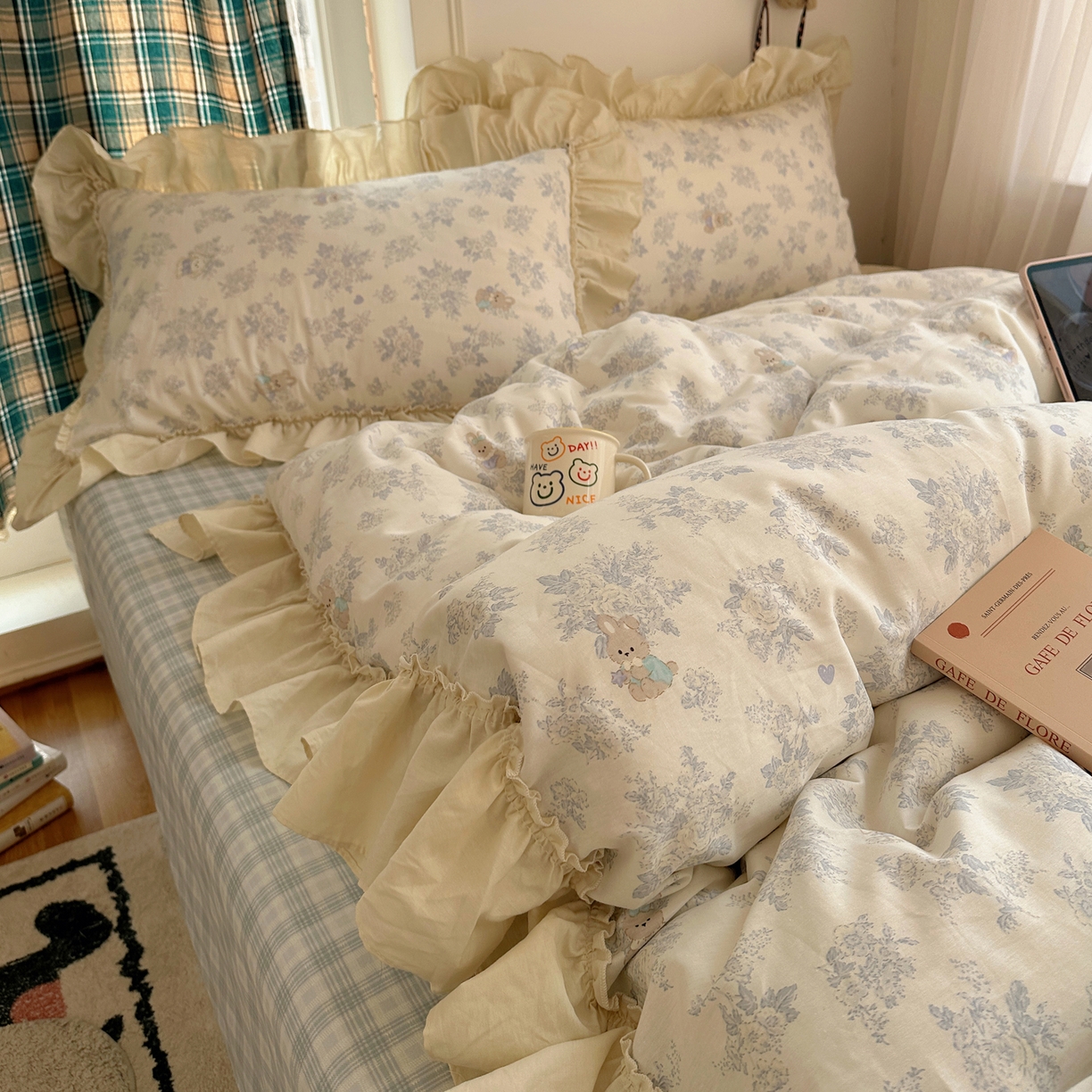 91家纺网 家纺一手货源 找家纺 瑞莱 2026春夏新款全棉纯棉印花韩系卡通花边四件套 秘境