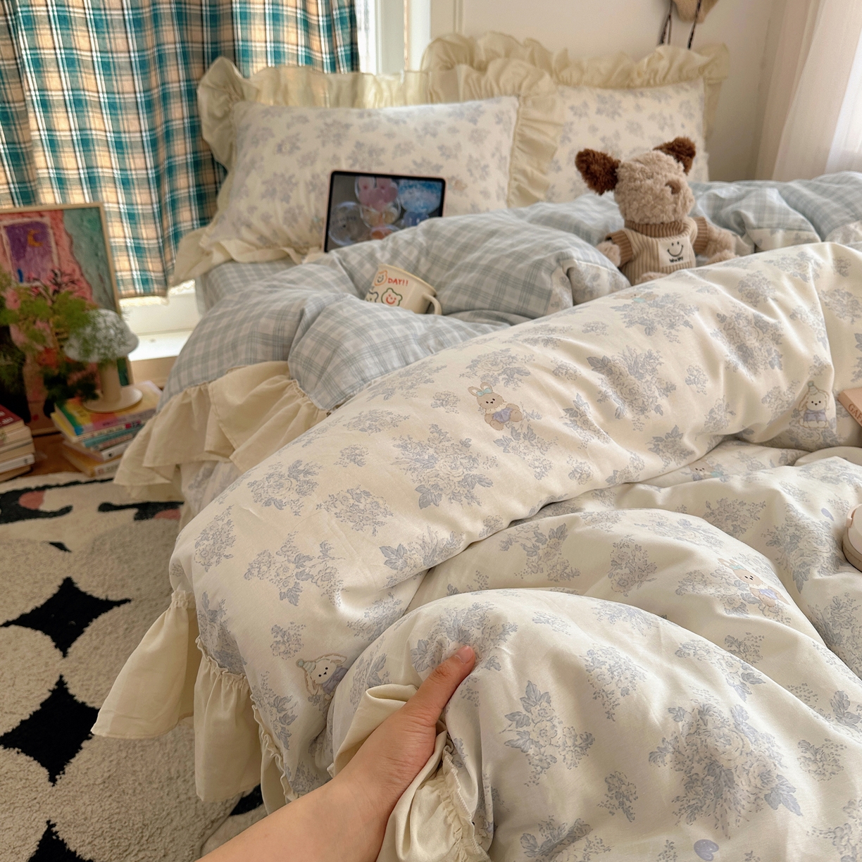 91家纺网 家纺一手货源 找家纺 瑞莱 2026春夏新款全棉纯棉印花韩系卡通花边四件套 秘境