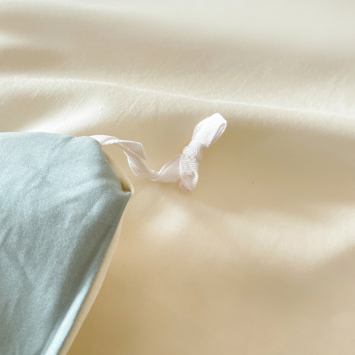 91家纺网 家纺一手货源 找家纺 置顶家纺 2026春夏新款130克磨毛花间集刺绣小清新四件套-风格二 花间集-白+繁星蓝