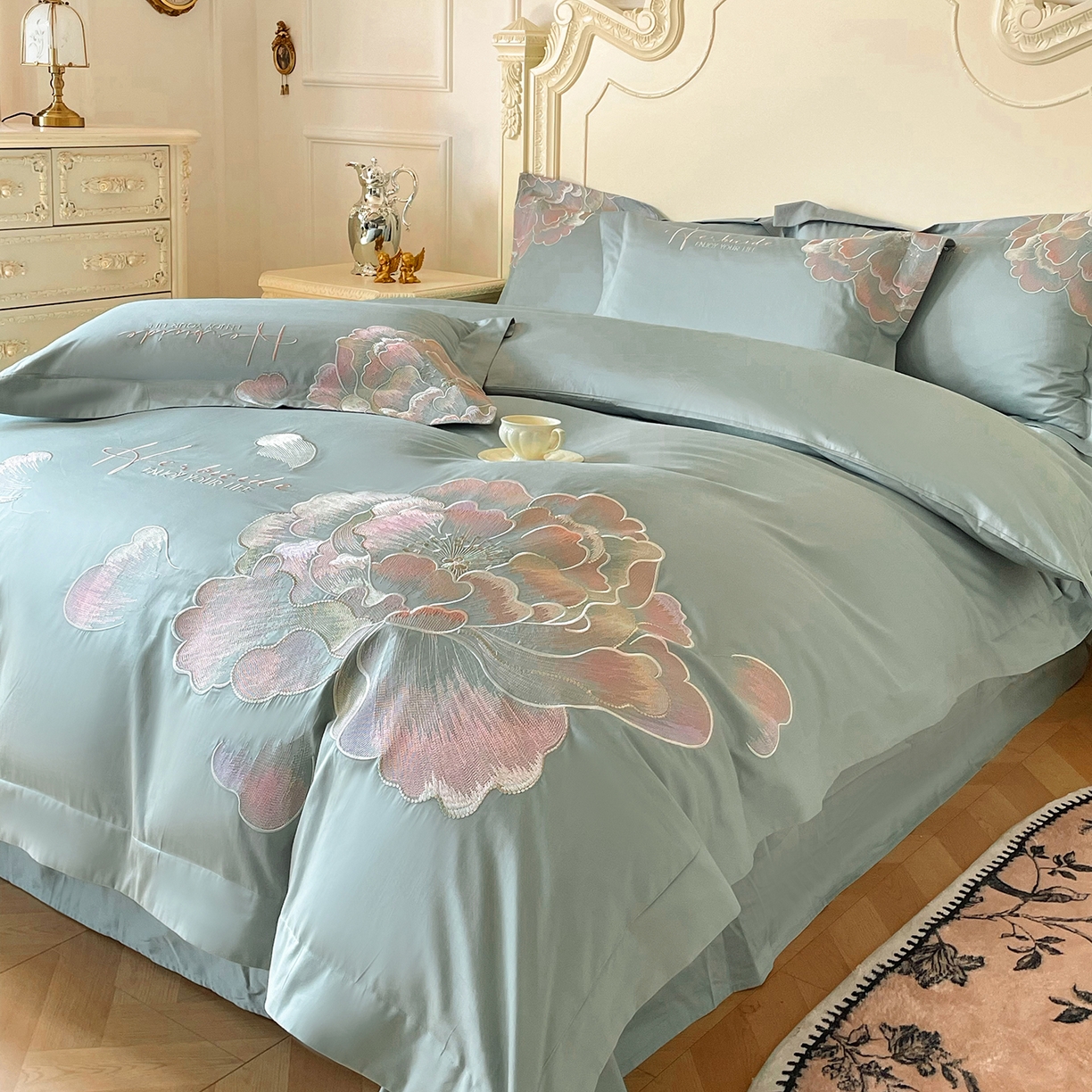 91家纺网 家纺一手货源 找家纺 置顶家纺 2026春夏新款130克磨毛花间集刺绣小清新四件套-风格二 花间集-繁星蓝