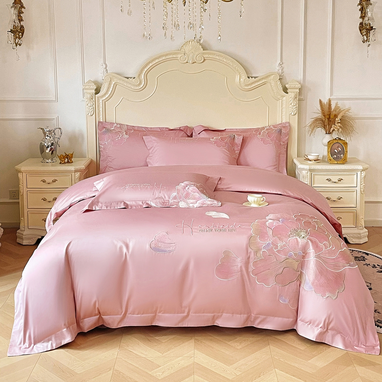 91家纺网 家纺一手货源 找家纺 置顶家纺 2026春夏新款130克磨毛花间集刺绣小清新四件套-风格二 花间集-浅豆沙