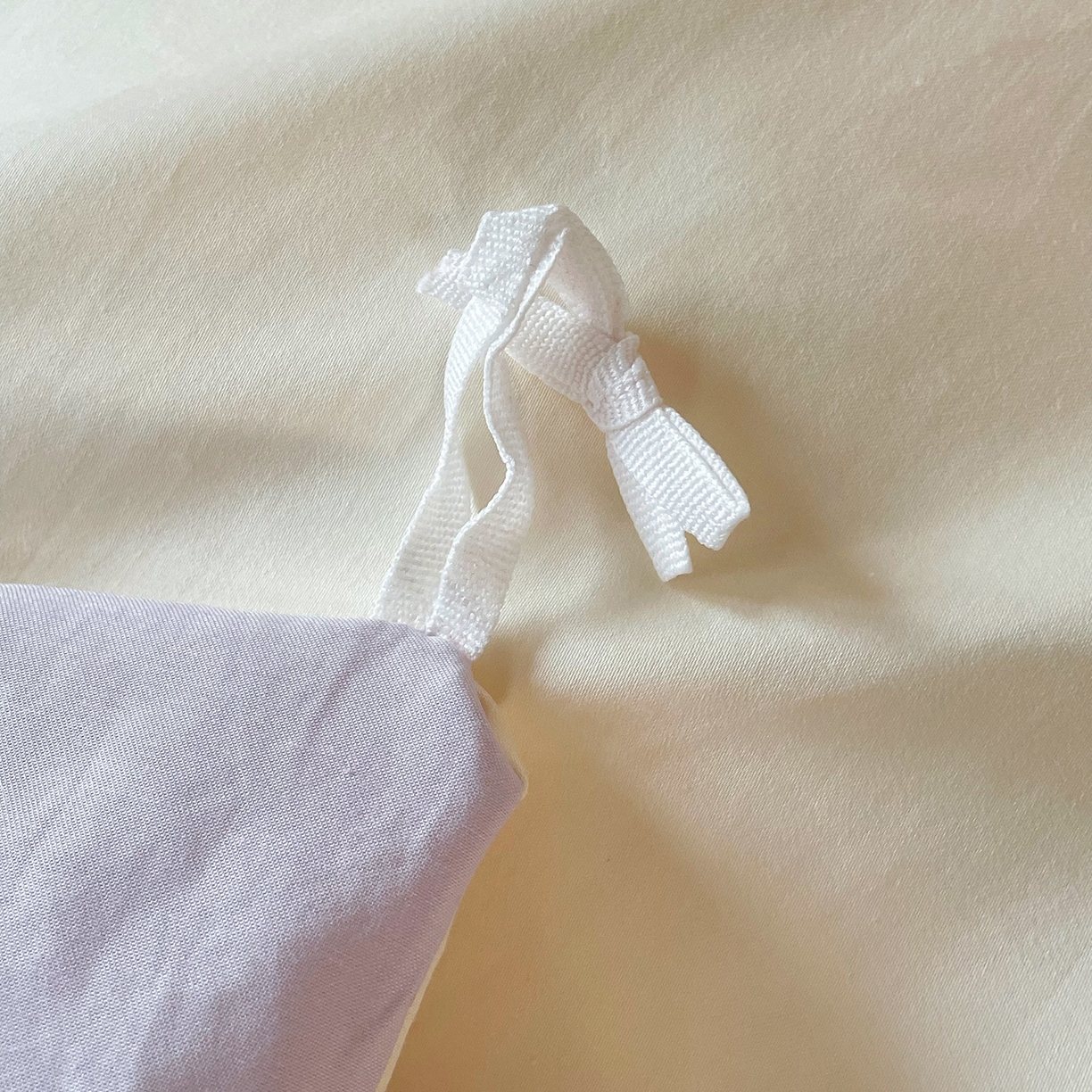 91家纺网 家纺一手货源 找家纺 置顶家纺 2026春夏新款130克磨毛花间集刺绣小清新四件套-风格二 花间集-白+香芋色