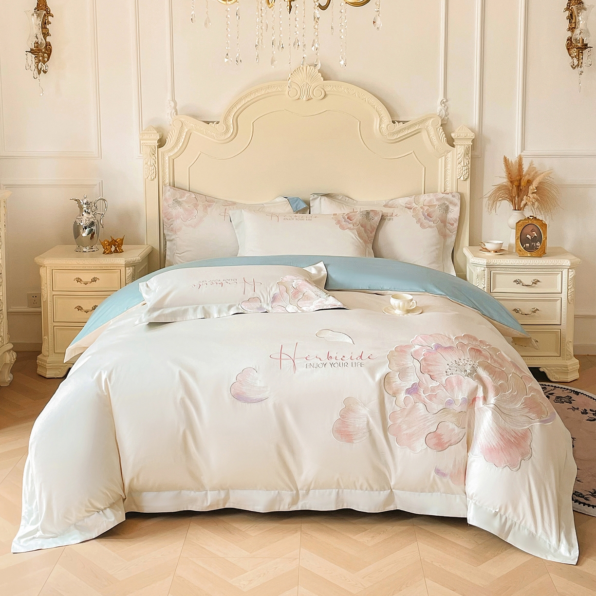 91家纺网 家纺一手货源 找家纺 置顶家纺 2026春夏新款130克磨毛花间集刺绣小清新四件套-风格二 花间集-白+繁星蓝