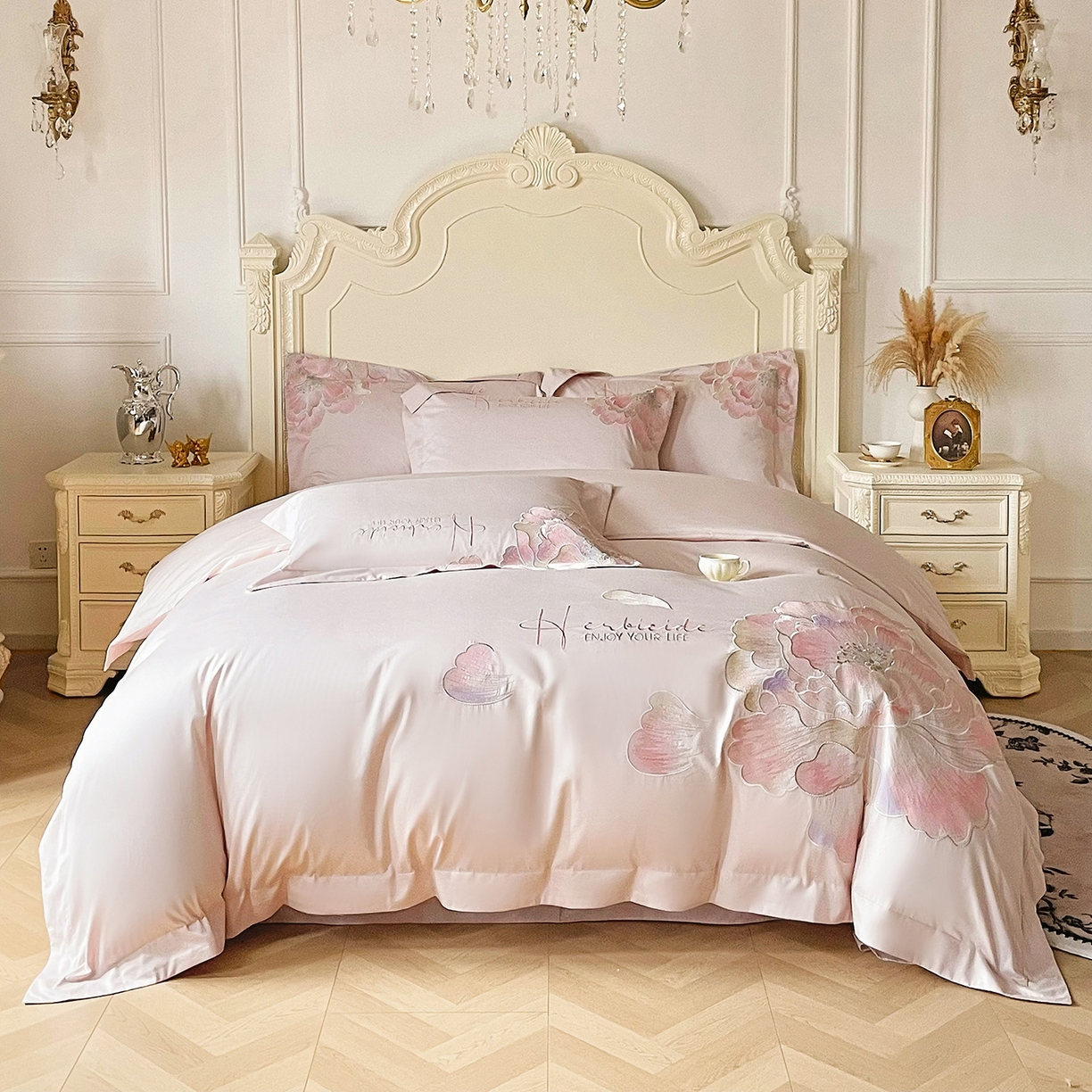 91家纺网 家纺一手货源 找家纺 置顶家纺 2026春夏新款130克磨毛花间集刺绣小清新四件套-风格二 花间集-粉