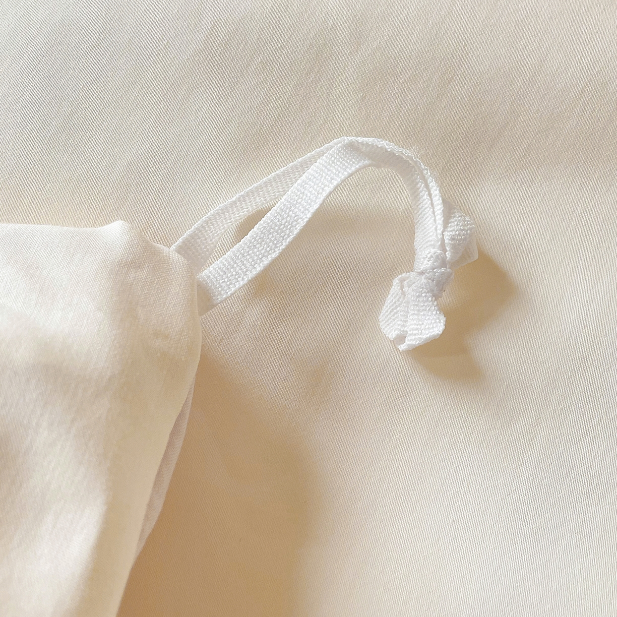 91家纺网 家纺一手货源 找家纺 置顶家纺 2026春夏新款130克磨毛花间集刺绣小清新四件套-风格二 花间集-白+粉