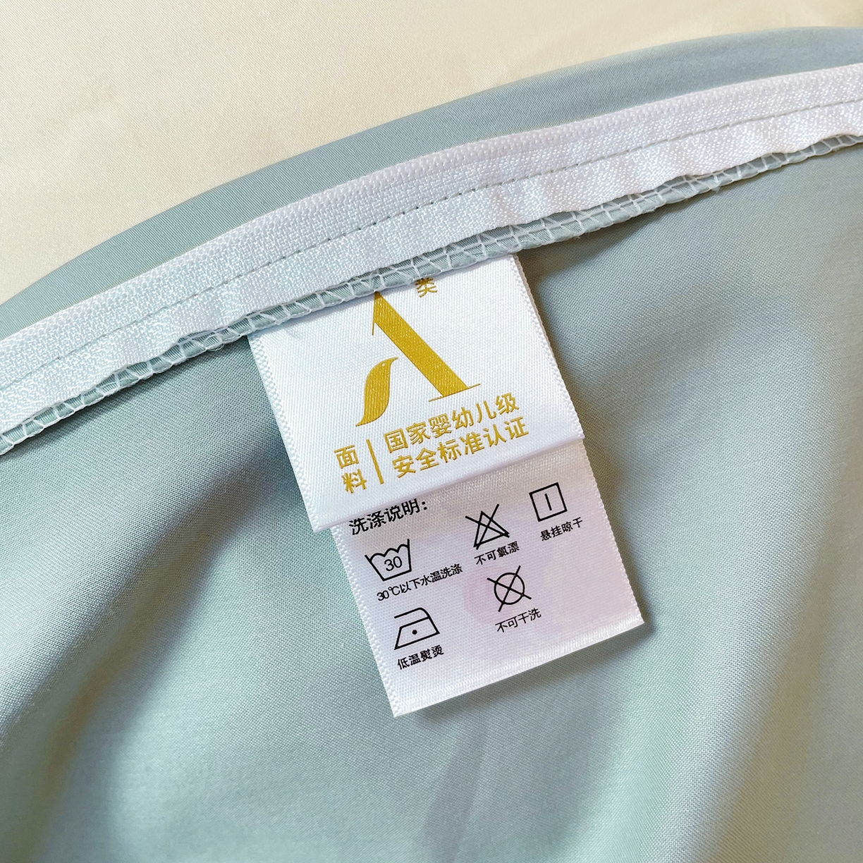 91家纺网 家纺一手货源 找家纺 置顶家纺 2026春夏新款130克磨毛花间集刺绣小清新四件套-风格二 花间集-白+繁星蓝