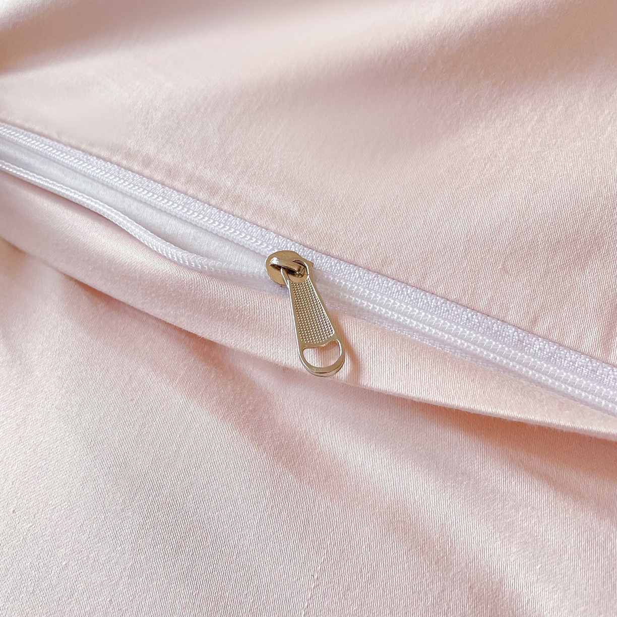 91家纺网 家纺一手货源 找家纺 置顶家纺 2026春夏新款130克磨毛花间集刺绣小清新四件套-风格二 花间集-粉