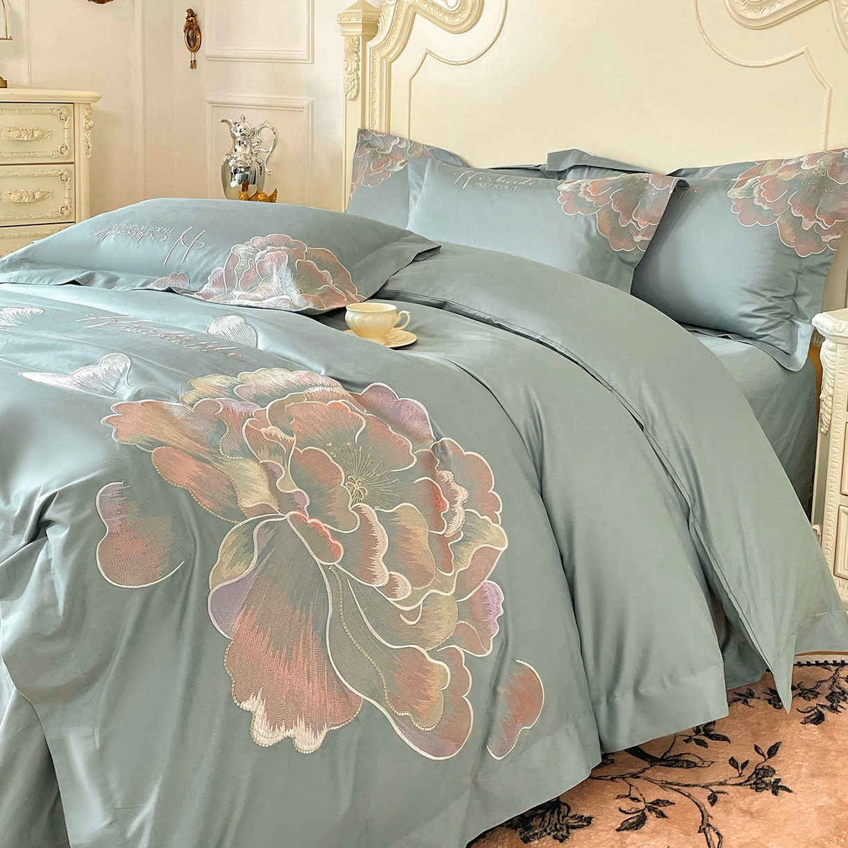 91家纺网 家纺一手货源 找家纺 置顶家纺 2026春夏新款130克磨毛花间集刺绣小清新四件套-风格二 花间集-繁星蓝