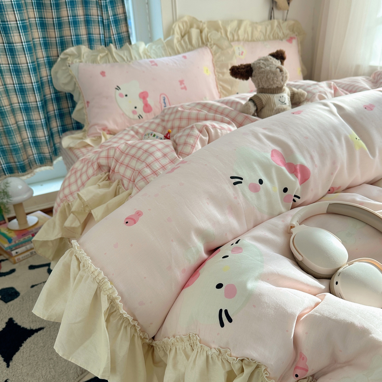 91家纺网 家纺一手货源 找家纺 瑞莱 2026春夏新款全棉纯棉印花韩系卡通花边四件套 小猫甜品屋