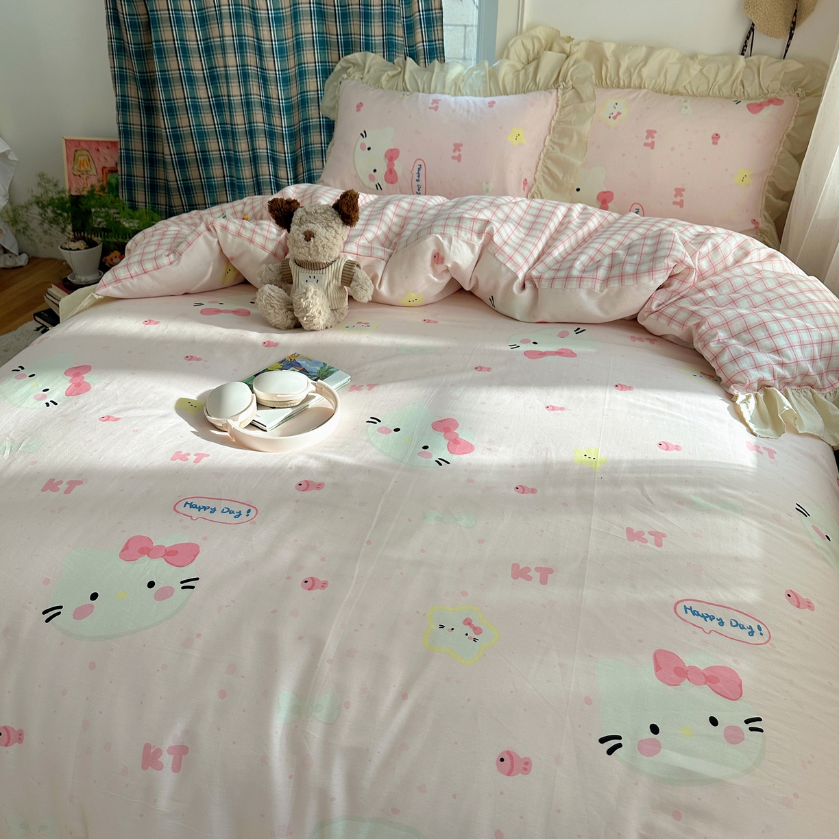 91家纺网 家纺一手货源 找家纺 瑞莱 2026春夏新款全棉纯棉印花韩系卡通花边四件套 小猫甜品屋