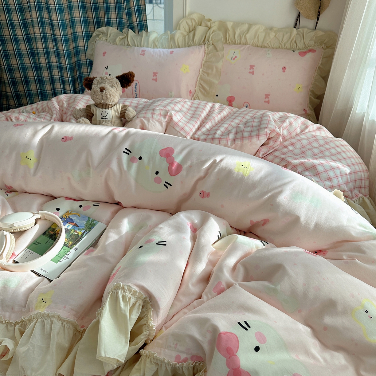 91家纺网 家纺一手货源 找家纺 瑞莱 2026春夏新款全棉纯棉印花韩系卡通花边四件套 小猫甜品屋